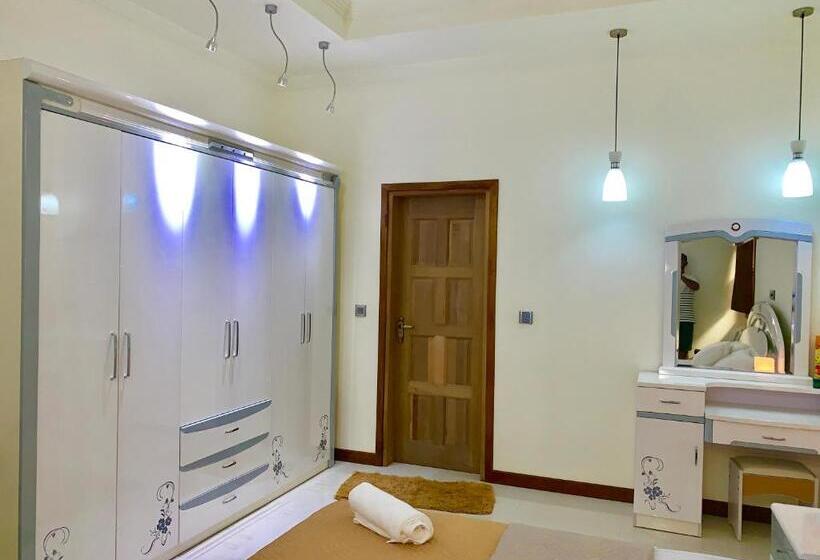 اتاق لوکس, Endhaa, Divers Home