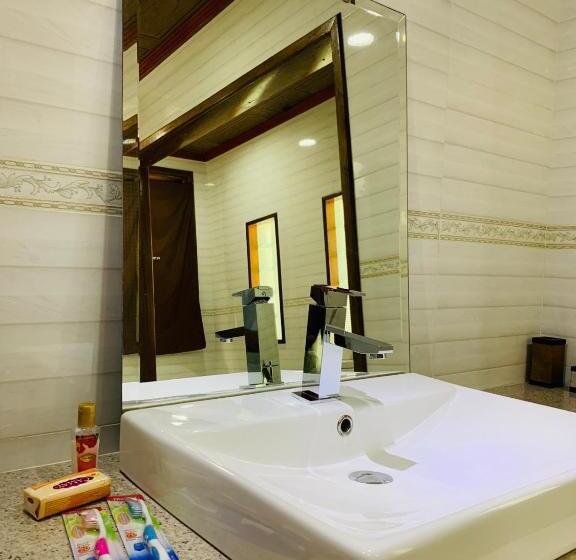 اتاق لوکس, Endhaa, Divers Home