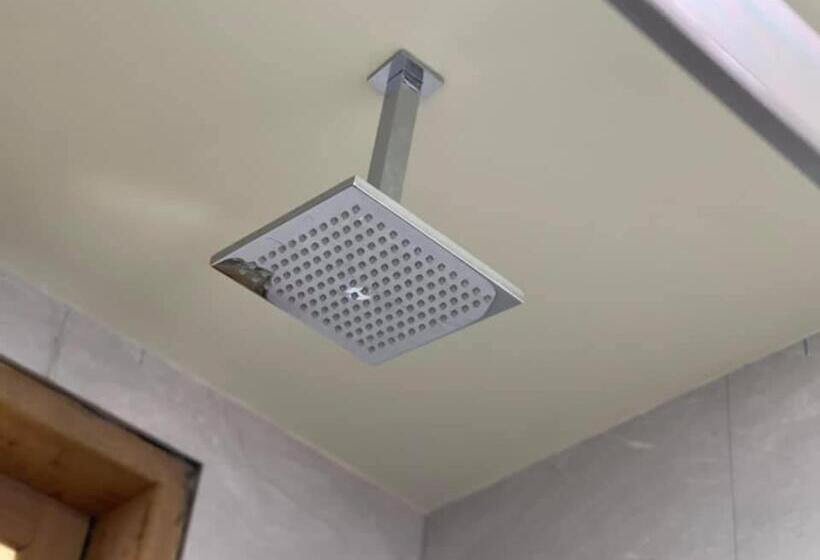 اتاق لوکس, Endhaa, Divers Home