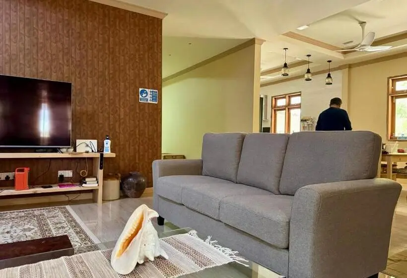 خانه 4 خوابه, Endhaa, Divers Home