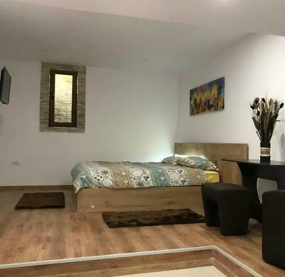 Huoneisto 1 Makuuhuone, Regim Hotelier Pietonală