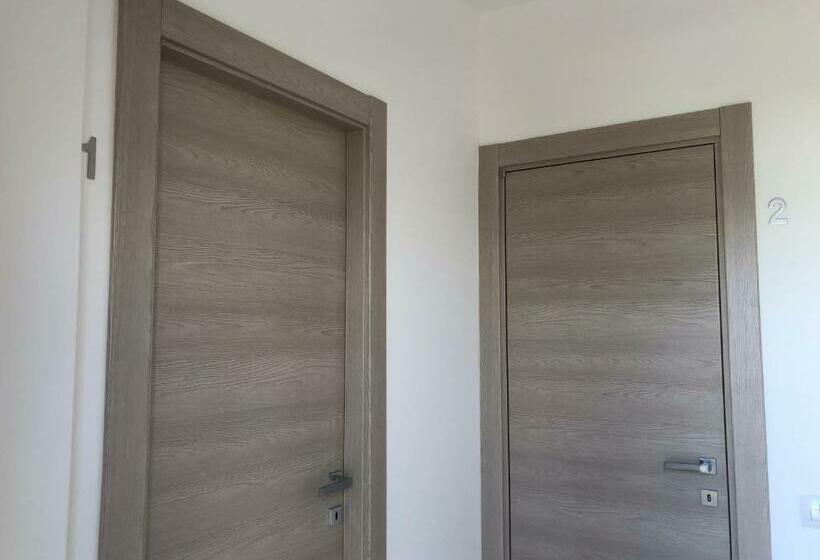 スタンダードトリプルルーム, B&b Adele