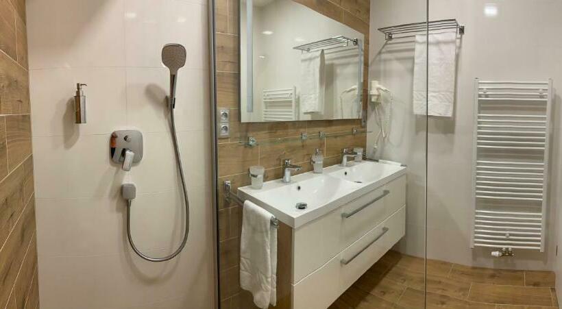 جناح مزود بتراس, Wellness & Spa Apartments Lipno   Frymburk