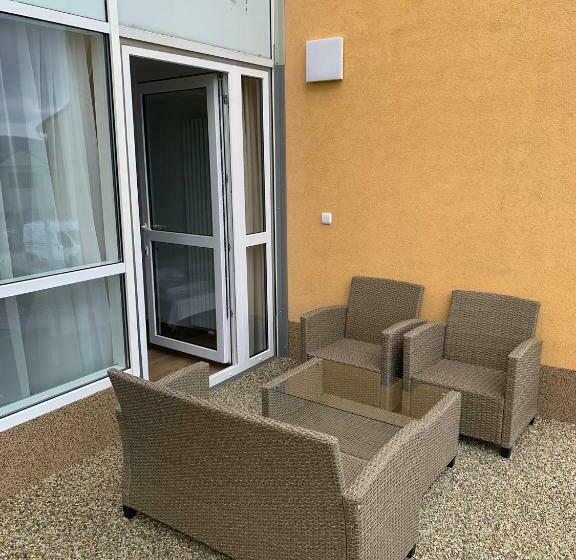 جناح مزود بتراس, Wellness & Spa Apartments Lipno   Frymburk