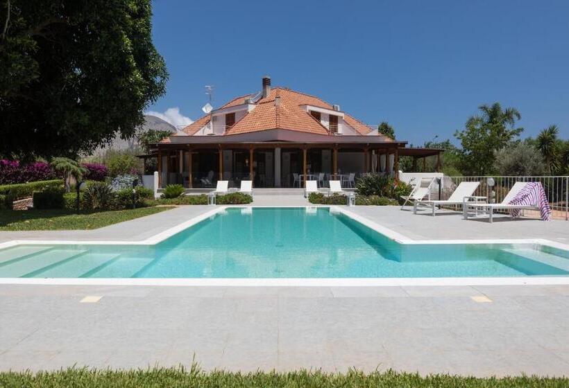 ویلای یک اتاق خوابه با استخر شنا, Il Giardino Di Venere