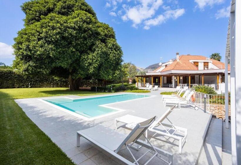 ویلای یک اتاق خوابه با استخر شنا, Il Giardino Di Venere