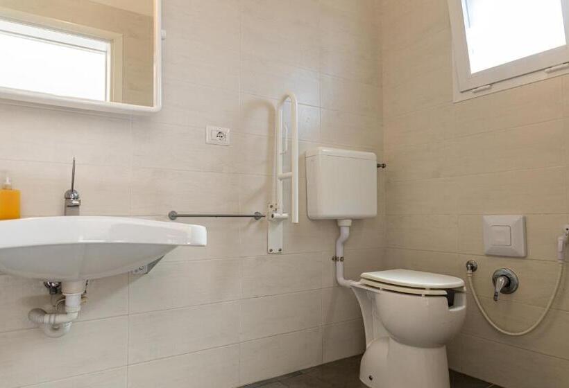 غرفة قياسية لذوى الاحتياجات الخاصة, Salentospita Guest Rooms