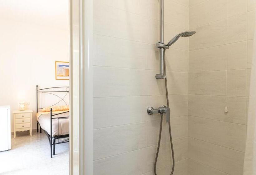 Трехместный Номер Стандарт Вид на Сад, Salentospita Guest Rooms