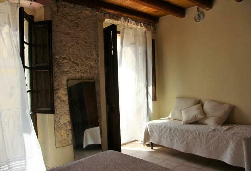 اتاق لوکس, Sant Efisio Host