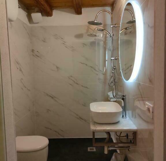 اتاق لوکس, Sant Efisio Host