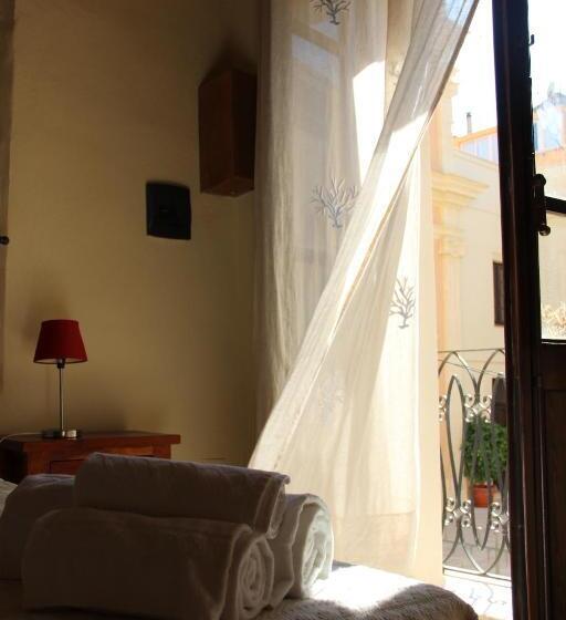 اتاق استاندارد, Sant Efisio Host