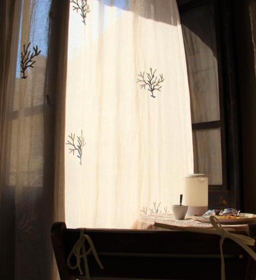 اتاق استاندارد, Sant Efisio Host