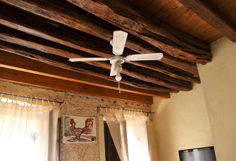 اتاق استاندارد, Sant Efisio Host