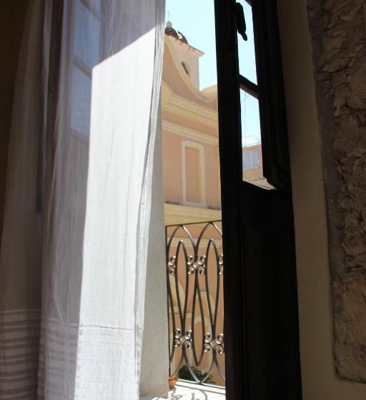 اتاق استاندارد, Sant Efisio Host