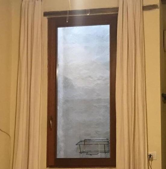 اتاق اکونومی, Sant Efisio Host