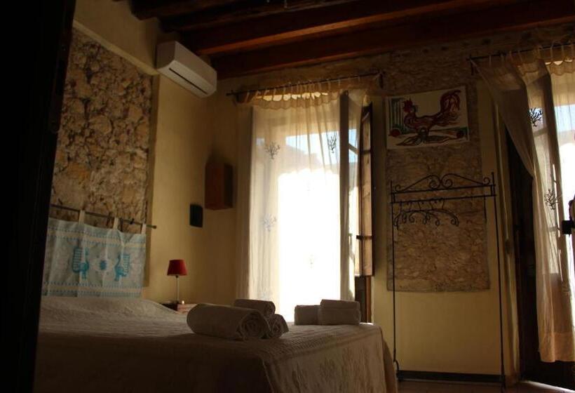 اتاق استاندارد, Sant Efisio Host