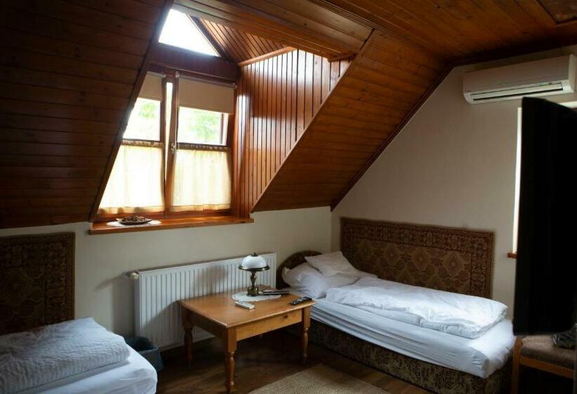 スタンダードルーム, Sarok Vendégház