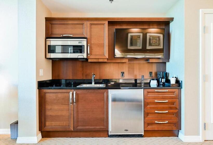 スタンダードスタジオ, Stripviewsuites At Signature