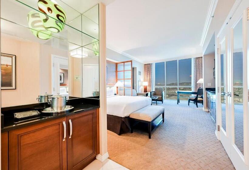 استودیوی استاندارد, Stripviewsuites At Signature