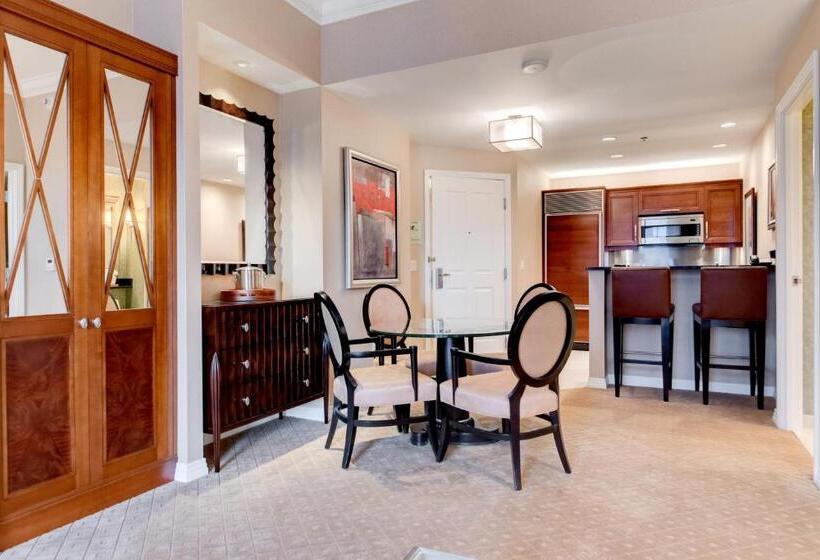 バルコニー付き1ベッドルームアパートメント, Stripviewsuites At Signature