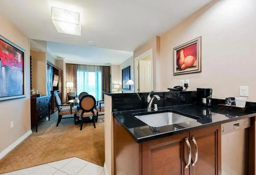 آپارتمان 1 خوابه با بالکن, Stripviewsuites At Signature