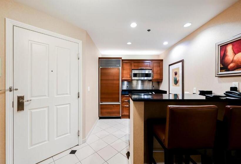 2ベッドスイートルーム, Stripviewsuites At Signature