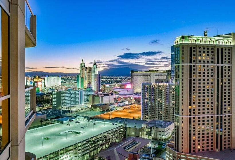 استودیو استاندارد با بالکن, Stripviewsuites At Signature