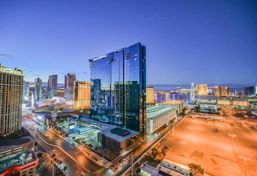 バルコニー付きスタンダードステューディオ, Stripviewsuites At Signature