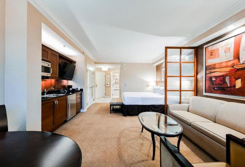 バルコニー付きスタンダードステューディオ, Stripviewsuites At Signature