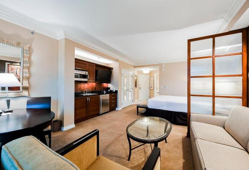 استودیو استاندارد با بالکن, Stripviewsuites At Signature