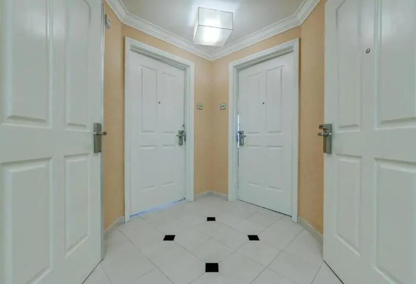آپارتمان 2 خوابه, Stripviewsuites At Signature