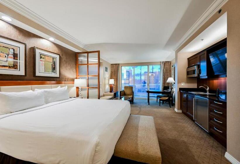 استودیو استاندارد با بالکن, Stripviewsuites At Signature