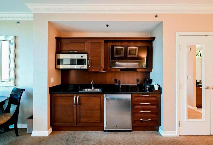 スタンダードスタジオ, Stripviewsuites At Signature