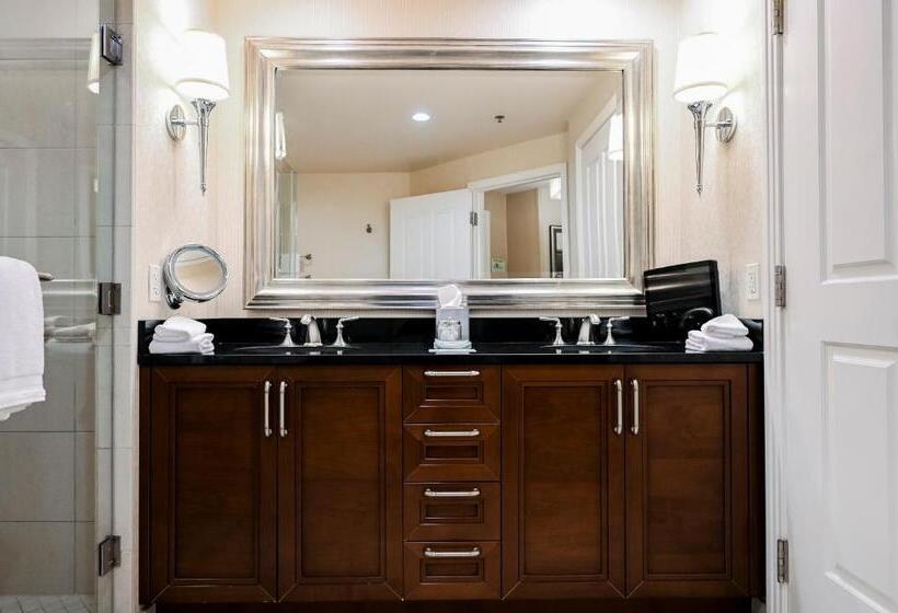 آپارتمان 2 خوابه, Stripviewsuites At Signature