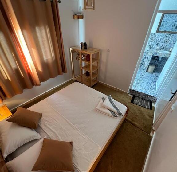 غرفة قياسية, Dar Surf