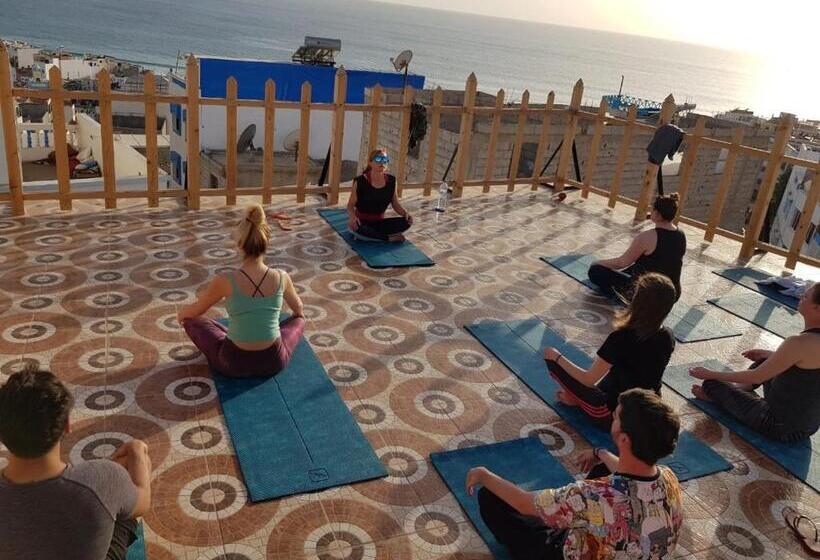 غرفة قياسية, Dar Surf