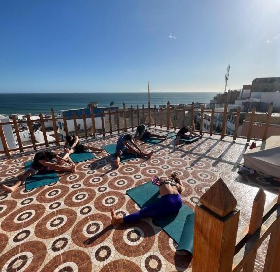 غرفة قياسية, Dar Surf