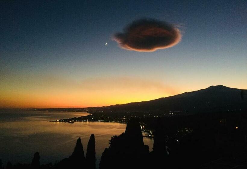 غرفة ديلوكس مطلّة علي البحر مزوَّدة بشُرفة, Chiaro Di Luna