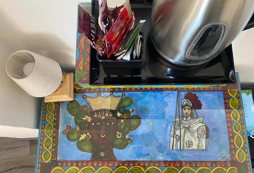 غرفة قياسية مزوَّدة بشُرفة إطلالة جانبية علي البحر, Chiaro Di Luna