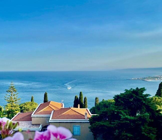 اتاق استاندارد با بالکن و چشمانداز دریا, Chiaro Di Luna