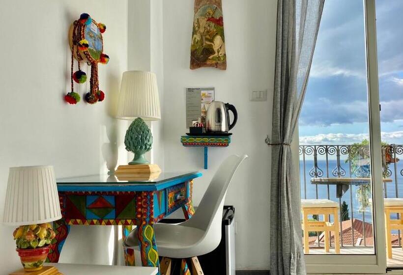 غرفة ديلوكس مطلّة علي البحر مزوَّدة بشُرفة, Chiaro Di Luna