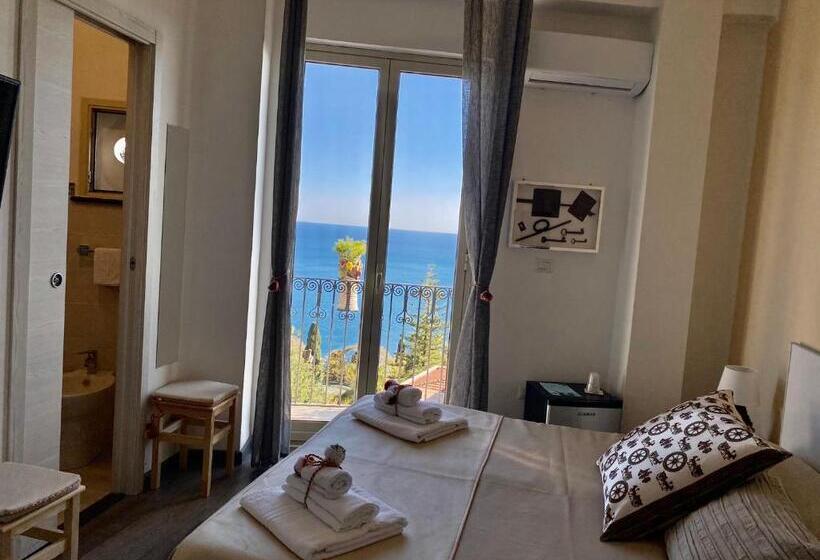 غرفة قياسية مطلّة علي البحر مزوَّدة بشُرفة, Chiaro Di Luna