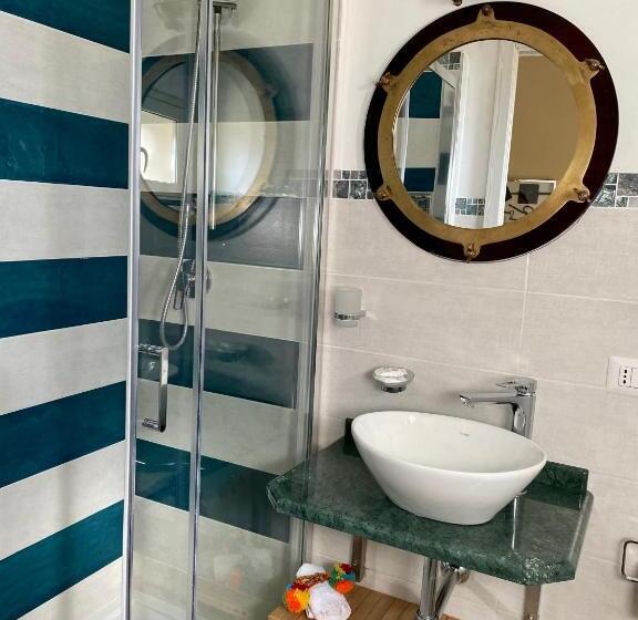 اتاق استاندارد با بالکن و چشمانداز دریا, Chiaro Di Luna