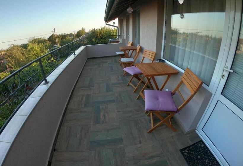 Номер Стандарт с Балконом, Guest House Ezerets