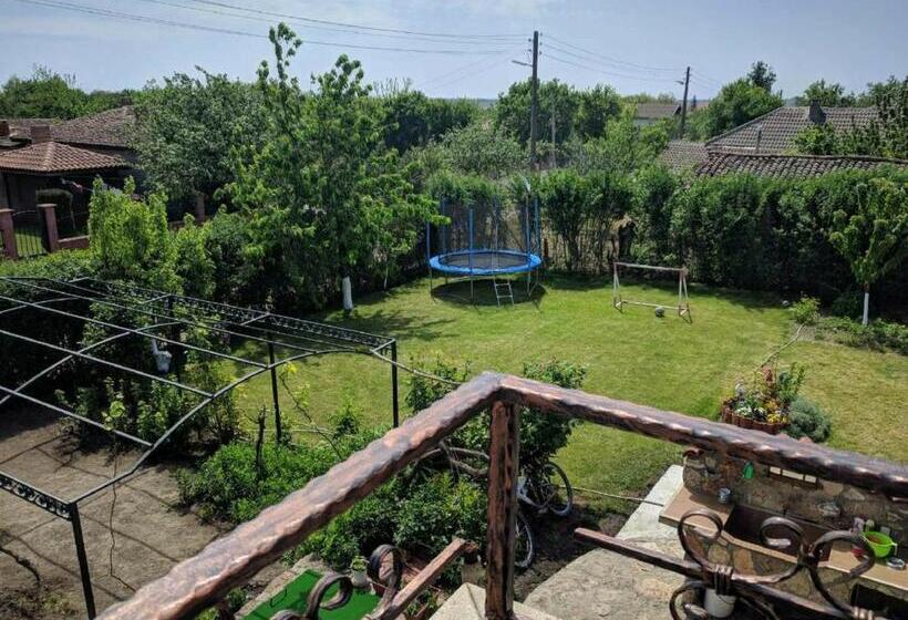 Номер Стандарт с Балконом, Guest House Ezerets