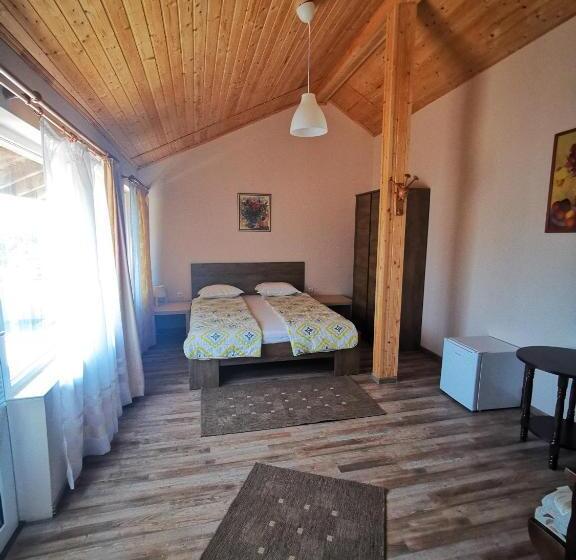 Номер Стандарт с Балконом, Guest House Ezerets