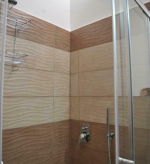 Quarto Deluxe, Il Covo Degli Dei