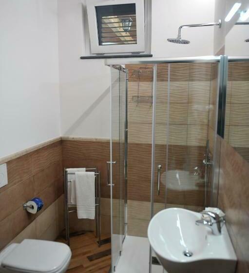 חדר דלוקס, Il Covo Degli Dei