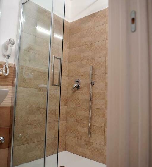 Quarto Deluxe, Il Covo Degli Dei