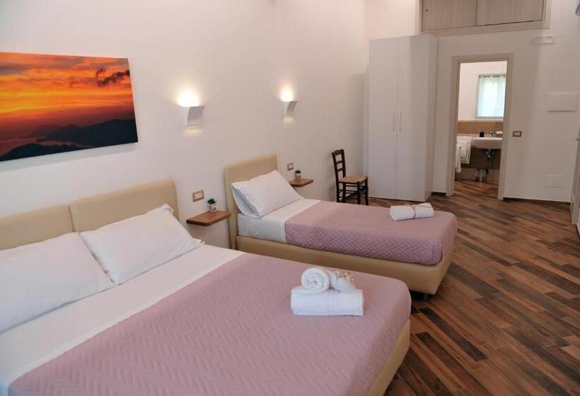 Quarto Deluxe, Il Covo Degli Dei